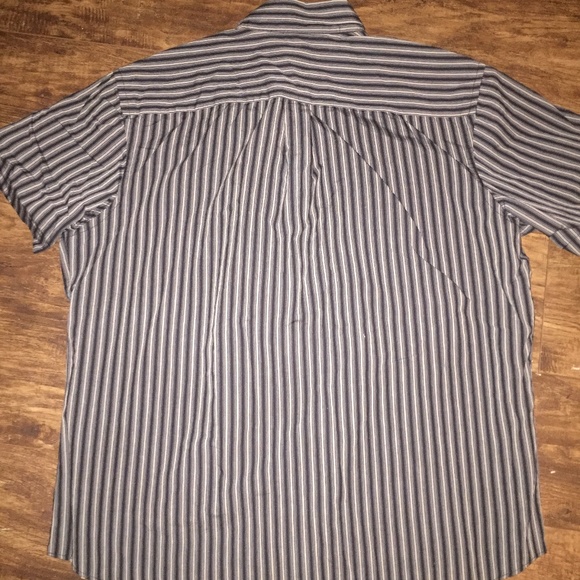 Men’s button up short sleeve - Picture 2 of 3
